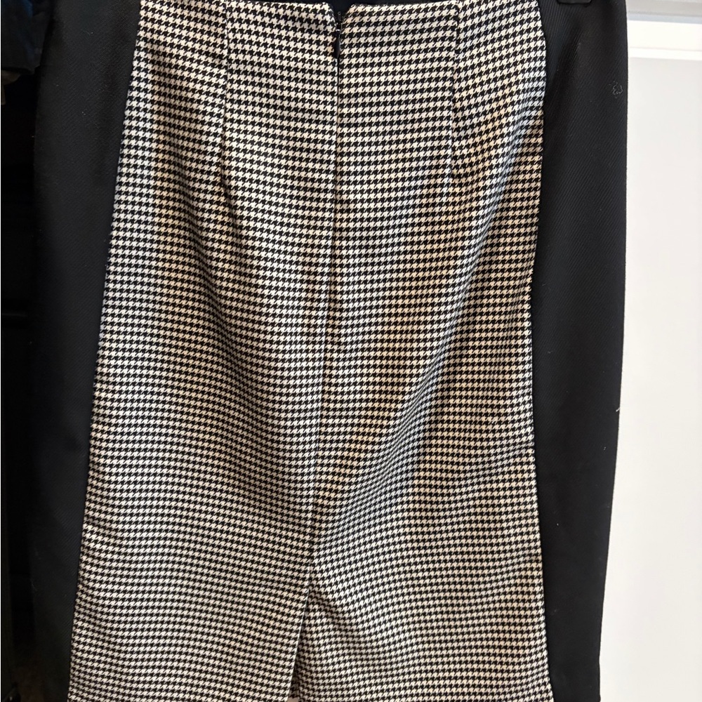 White House Black Market Black and White Houndstooth Pencil Skirt - Picture 3 of 5